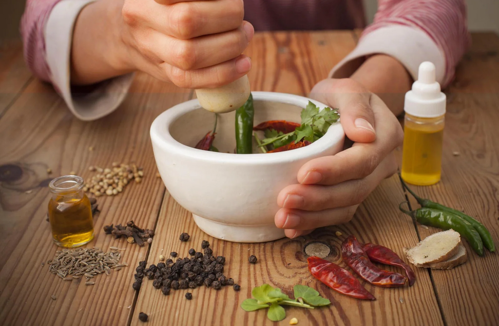 Hand Grinding vs. Using a Grinder: What’s Best for Your Weed?